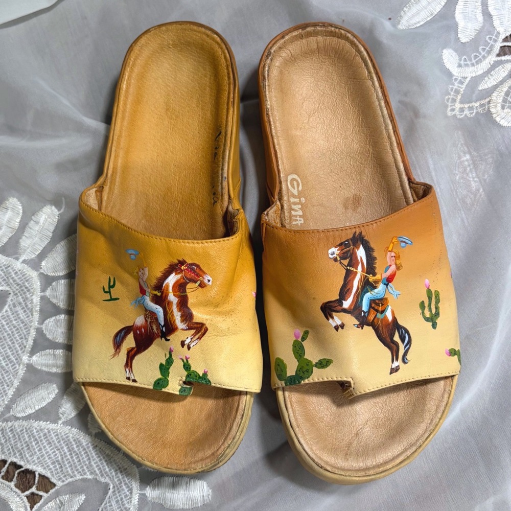 Rare Vintage Gina Hand Painted Cowgirl Horse Leather Platform Slides Tan Yellow